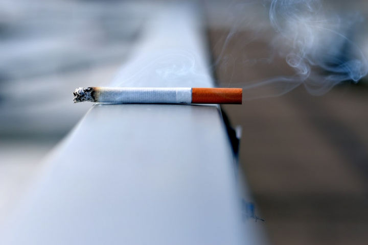Cabinet approves bill to raise legal smoking age to 20