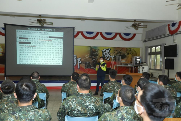 步兵109旅邀請楊梅分局警員入營宣導。（六軍團提供）