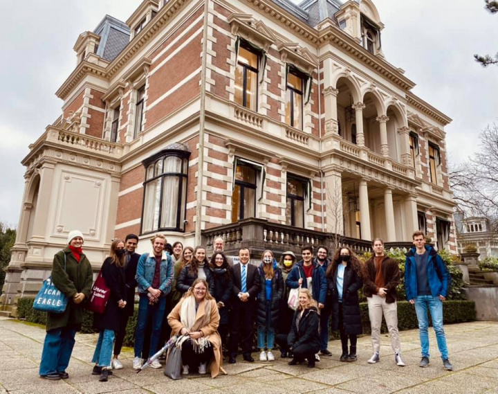 荷蘭萊頓大學學生團體至駐荷蘭代表處參訪