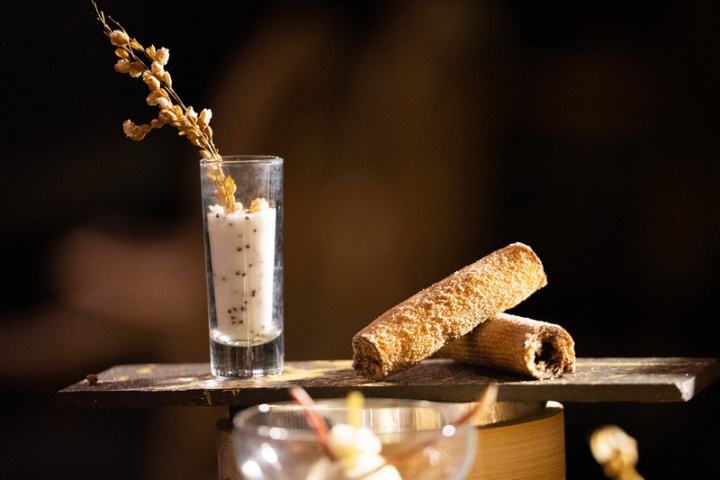 國內知名君品酒店米其林三星級餐廳頤宮攜手台東縣內4家部落餐廳辦理客座交流，推出期間限定料理，並利用被稱為超級未來食物的油芒入菜。圖為油芒料理。（台東縣政府提供）