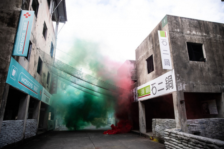 陸軍於高雄步兵訓練學校後山設置假城鎮訓練場，多家知名招牌入列。