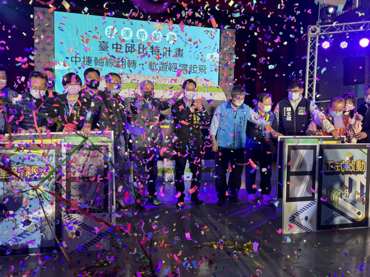 台中捷運綠線營運以來，帶動周邊房地產及店租上漲，市府為打造捷運新經濟，12日宣布啟動「台中邱比特計畫」，號召沿線商家加入，共同見證中捷軸線翻轉、作伙拚經濟。