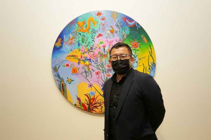 出身屏東縣東港鎮的藝術家黃志偉22日起在屏東美術館舉辦個展，以當代繪畫呈現家鄉在地文化，盼與民眾分享生命記憶中最真實的味道。（屏東縣政府文化處提供）