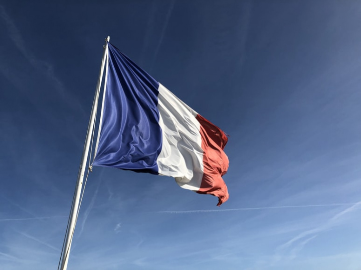 Omicron席捲全歐 法國鬆綁對英國旅遊禁令