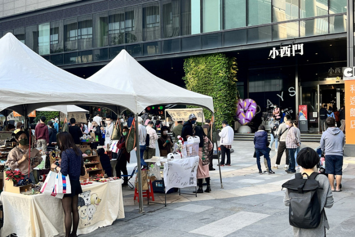 台南市政府觀光旅遊局統計，台南市各重要景點在3天元旦連假共吸引約70萬人次遊客，市區的小西門商圈約有7萬人次。（台南市觀光旅遊局提供）