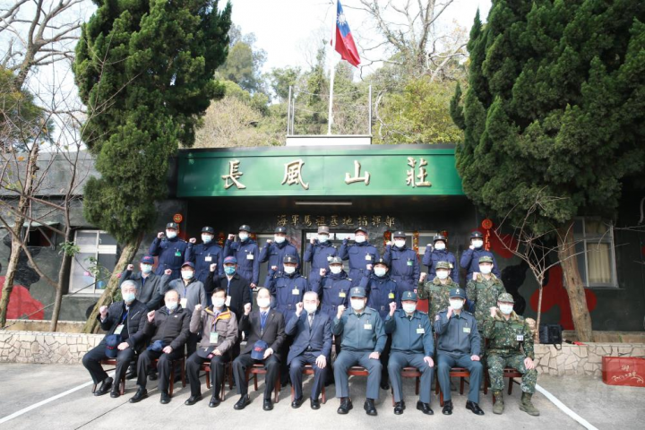 敬軍團與海軍馬祖基地指揮部官兵共同合影。