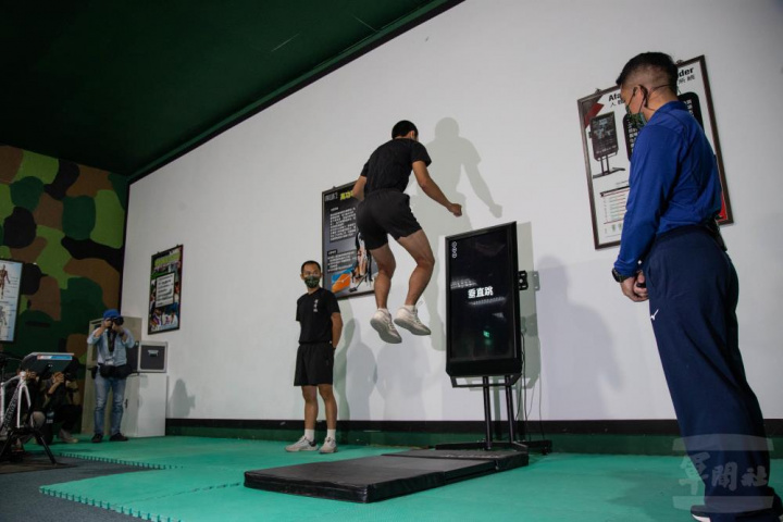 體幹班官兵科學化模式訓練。