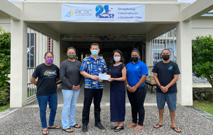 駐帛琉大使館捐助1,500美元予帛琉國際珊瑚礁中心