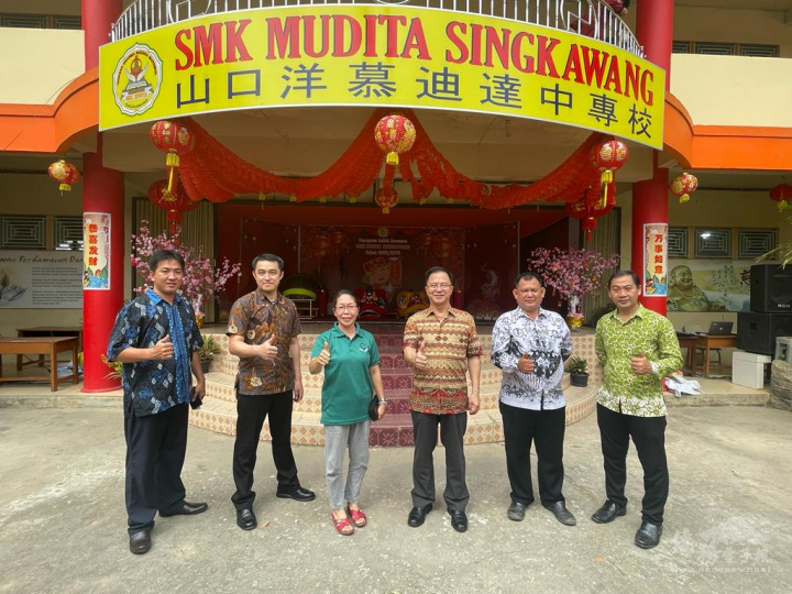 拜會慕迪達專校合影，左起李振福、許俊湧、葉幼秀、汪樹華、廖順仁、陳威昭