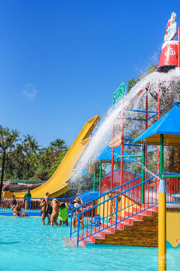 海上樂園之水上溜滑梯