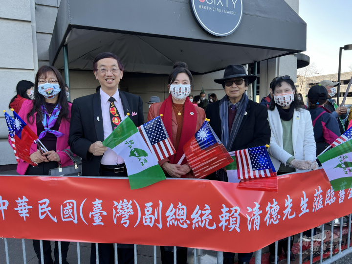 僑務委員(左二起)吳怡明、魏德珍、李文雄、李漢文 前往下榻旅館歡迎賴清德