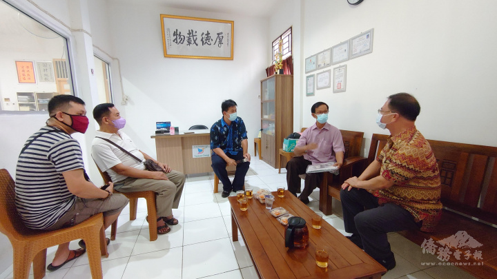 與新光明印華學校座談交流辦學情形及僑生保薦