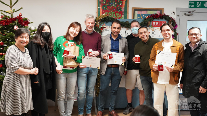 Taiwan Center for Mandarin Learning-Hua Hsia Chinese School held a completion results exhibition at which students received completion certificates