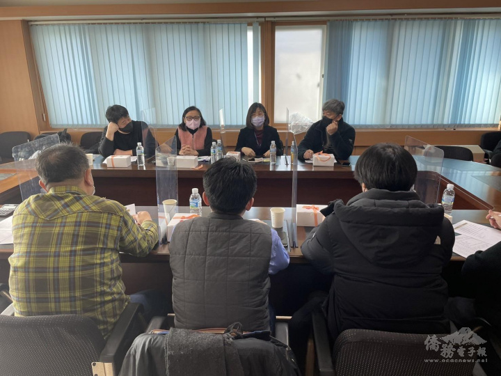 漢城華僑協會急難救助委員會座談並審核冬令賑濟申請案件