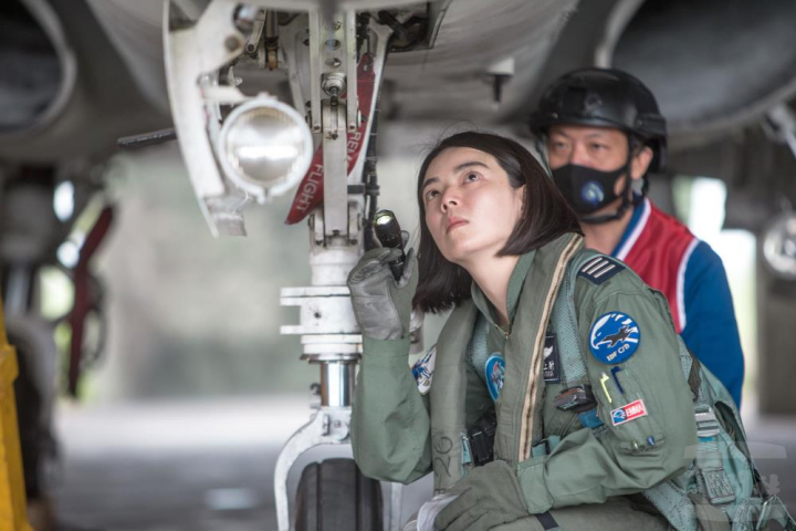 具備IDF戰鬥機兩機領隊的資格郭文靜上尉，時刻守護領空安全。