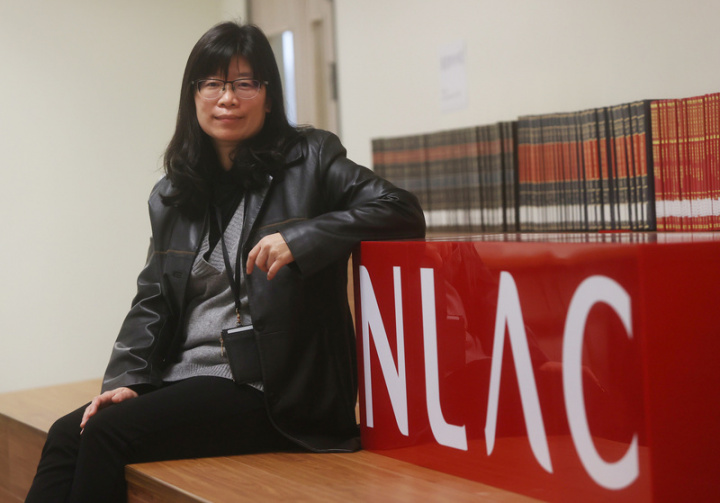 國研院實驗動物中心主任秦咸靜接受中央社專訪，談起疫情期間的「壓力測試」表示，那時候國內倉鼠需求爆量，又碰到三級警戒影響飼育工作人力安排，一度非常緊張，所幸團隊堅守崗位，讓倉鼠供應繳出平日的5倍量。