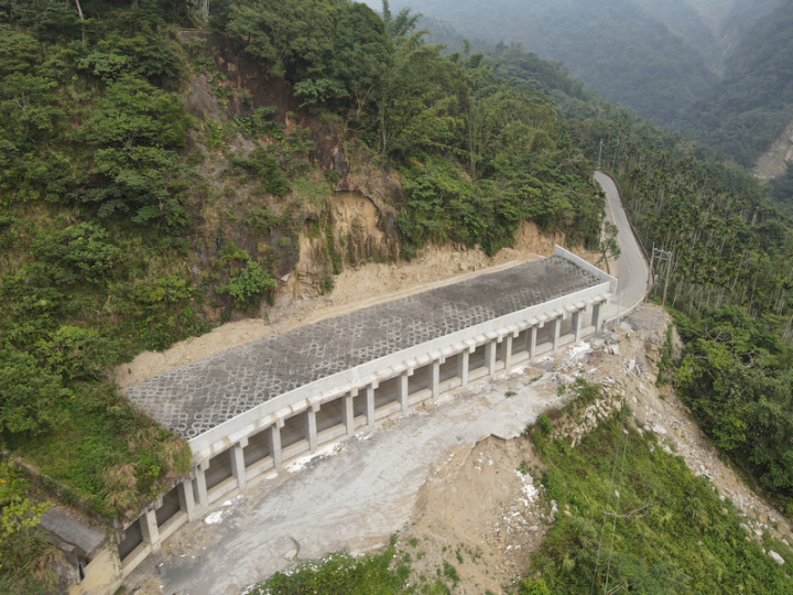 雲林149甲線又稱草嶺公路，是通往草嶺主要道路，921地震後中斷至今，民國108年11月展開修復，近日完工，25日舉行通車典禮。圖為草嶺公路新建明隧道。（雲林縣政府提供）