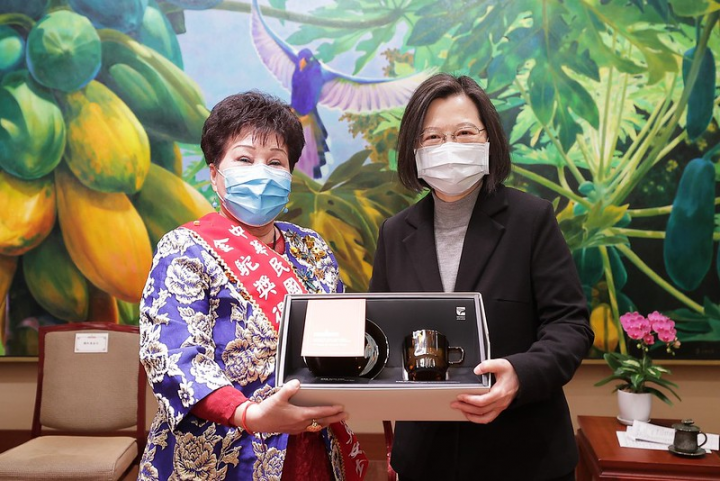 蔡英文總統14日上午接見「第28屆志願服務楷模『金駝獎』得獎人」