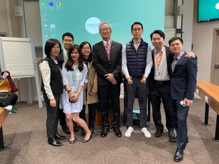 吳大使與INSEAD臺灣學生合影