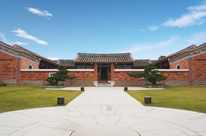 彰化成美文化園的百年古厝「成美公堂」榮獲文化部古蹟管理維護獎，也是彰化首例獲獎古蹟，文化部23日將在台中市衡道堂舉行頒獎典禮。（彰化縣政府提供）