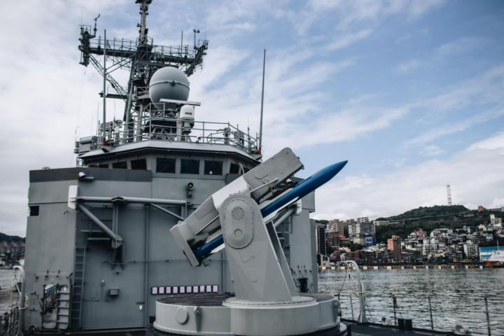 子儀軍艦不分晝夜捍衛海疆。（軍聞社記者葛芃欣攝）