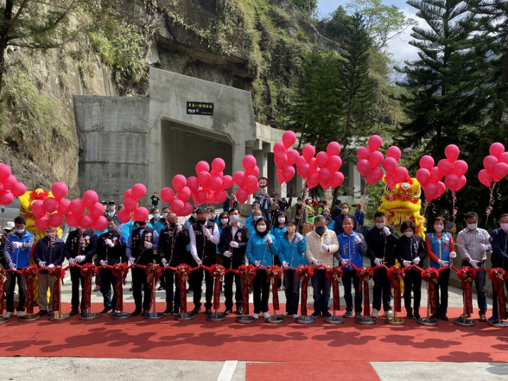雲林縣縣道149甲線在921大地震後坍方中斷22年，縣府斥資修建，相關工程皆已完工，25日正式剪綵通車。（雲林縣政府提供）