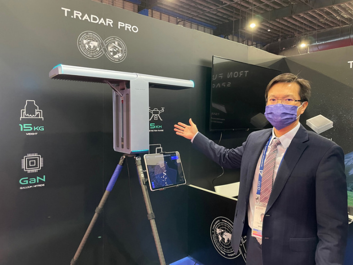 新加坡航空展15日登場，創未來科技是今年唯一來自台灣的參展廠商，創未來科技業務部商業開發經理郭承典16日說，這次主要展示無人機偵測雷達等產品。