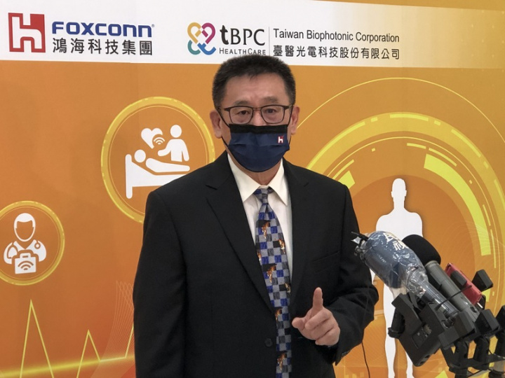 鴻海集團B事業群15日與工研院和臺醫光電合作，打造遠距照護監測平台，鴻海B事業群總經理姜志雄表示，集團要打造數位健康生態系，創造醫療智慧化價值。 