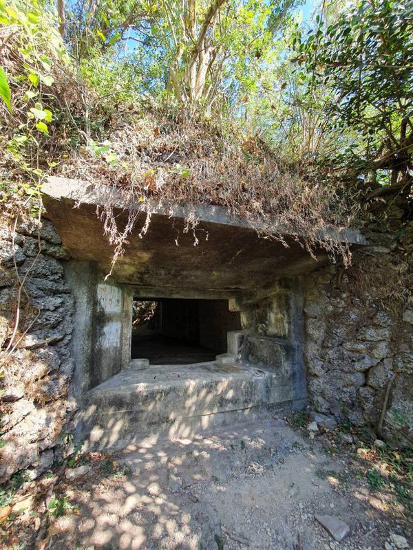 龜山為「牡丹社事件」中，日軍攻打牡丹社原住民的幕營基地，山裡留有軍事坑道遺構。