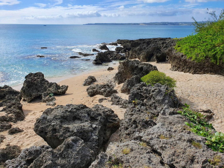 公視大戲「斯卡羅」拍攝地點在恆春半島，其中美國海軍戰艦登陸地在墾丁青年活動中心後面青蛙石海濱步道的情人灘，這一處景點隱密，常被遊客忽略。