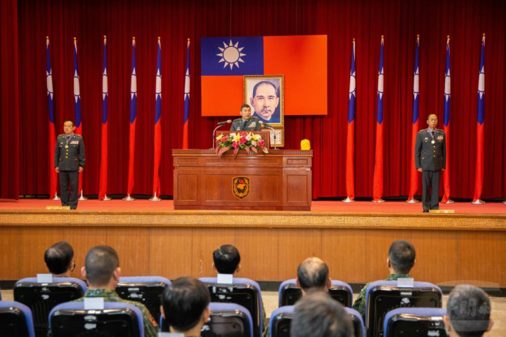 陳總長期勉全體官兵在新任楊指揮官領導下，相互配合，戮力達成戰備訓練任務，捍衛國家安全。