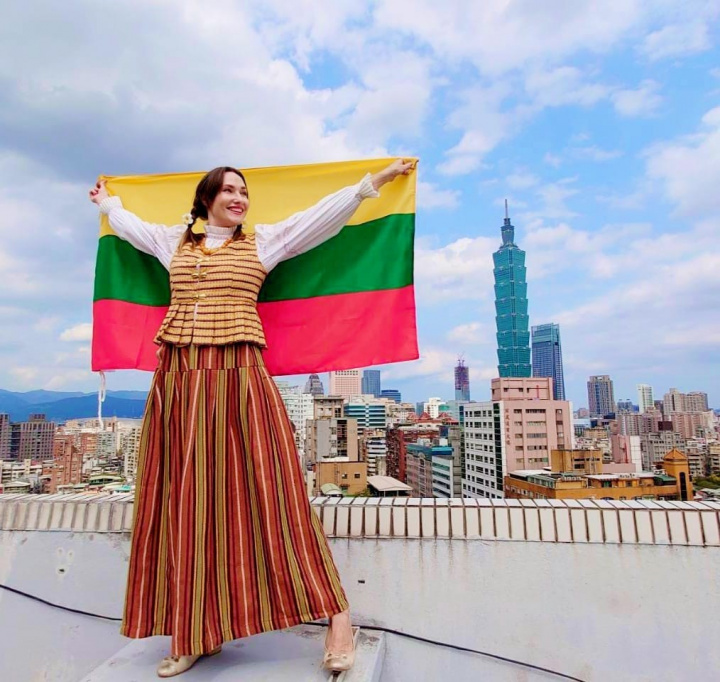 在台立陶宛協會會長歐淑娜表示，很驕傲住在台灣。（圖取自facebook.com/aushros）