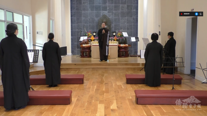 常興法師給信眾們新春祝福