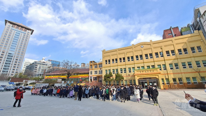 漢城華僑小學學子也一同出席教學大樓啟用儀式