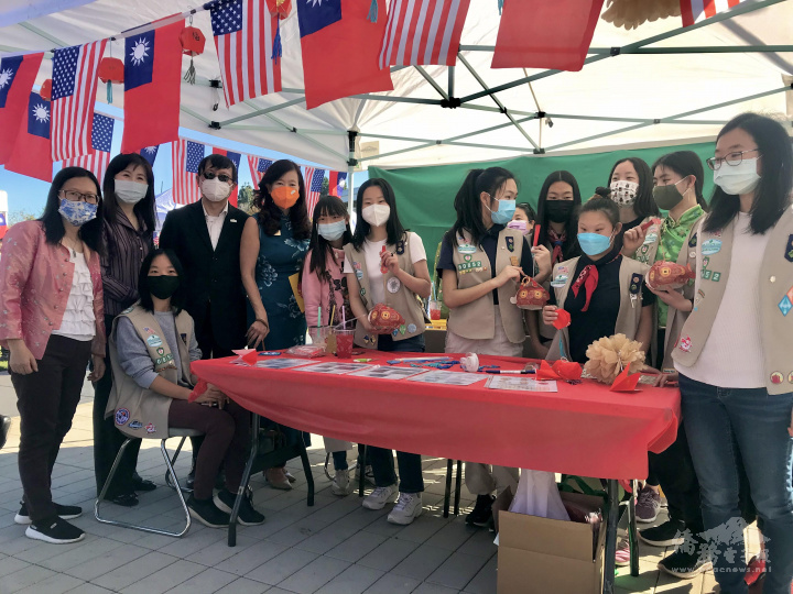 VIPs and Girl Scouts