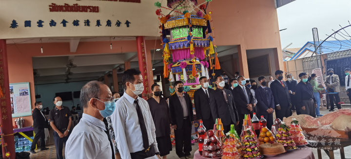 清萊華校教師公會榮譽會長顏協清，會長王紹章等公祭情景