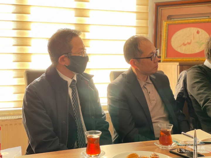 伊斯坦堡外貿協會主任陳明澤(左一)，阮明欽(左二)