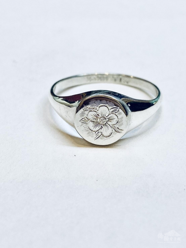 Plum Blossom-engraved Ring