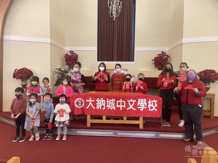 校長及幼幼班師生向來賓拜年