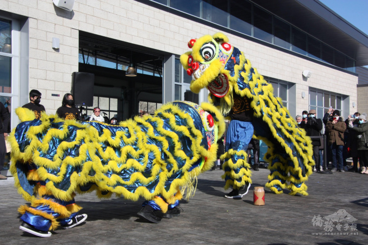 密西根舞獅隊將戶外活動帶到最高潮，祥獅獻瑞，鑼鼓喧天。