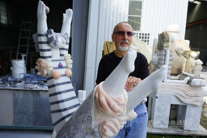 Sculptor Joseph Visy and the artwork he created to reflect the happiness he felt while living in Hualien. 