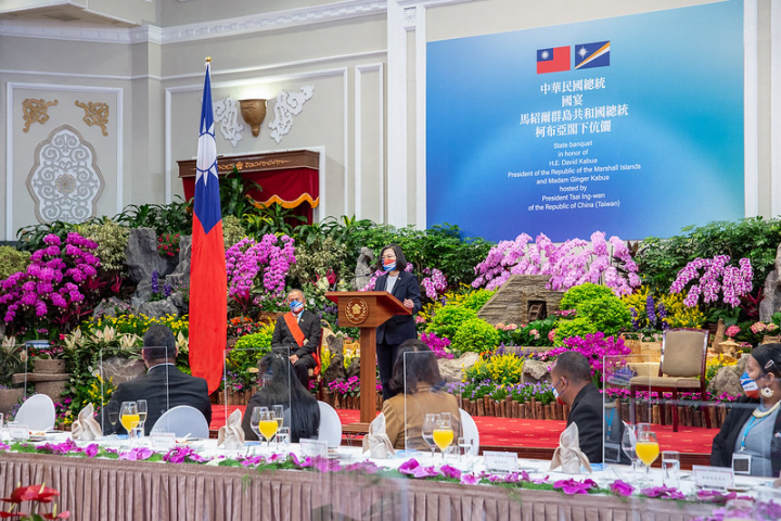President Tsai delivers remarks at the state banquet in honor of Marshall Islands President and First Lady Kabua.