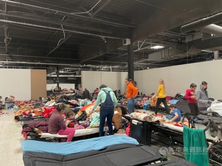 Ukrainian refugees at the Ptak Warsaw Expo exhibition center, which has been turned into a humanitarian aid center. CNA photo March 19, 2022