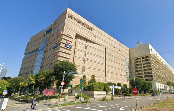 高雄喜滿客夢時代影城1日宣布結束營業。圖為夢時代購物中心。（圖取自Google地圖網頁google.com/maps）