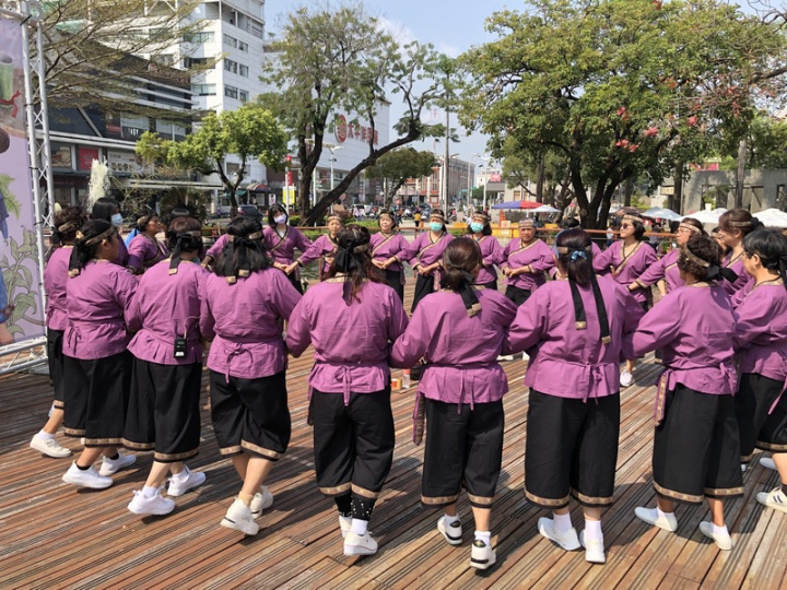 屏東縣高樹鄉「加蚋埔平埔夜祭」被屏東縣政府登錄為無形文化資產，因屏東市萬年溪有馬卡道族分支居住，6日馬卡道祈福儀式現身屏東市，希望透過祭儀的呈現與介紹，喚起大家對傳統文化的重視。