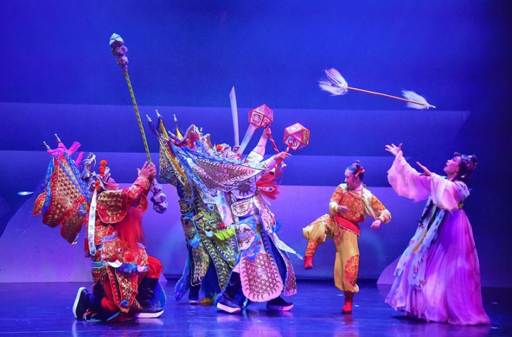 紙風車劇團30週年製作「哪吒鬧龍宮」，除彙集台灣傳統元素，也有別於傳統布袋戲，結合真人及動畫，將帶給觀眾全新的看劇體驗。