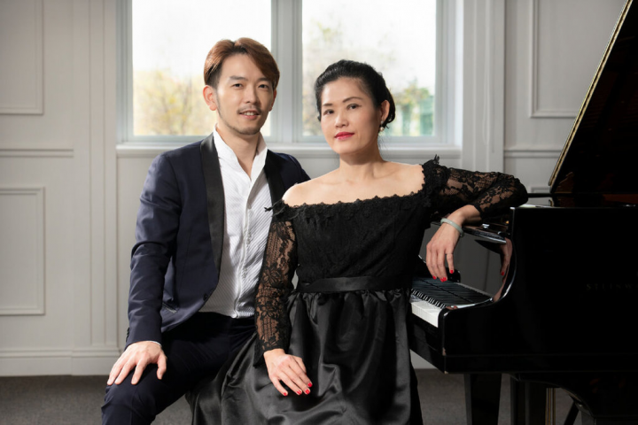 奇美博物館將於5月7日舉辦「愛之夢」母親節音樂會，邀請鋼琴家嚴俊傑（左）與聲樂家黃莉錦（右）共同演出。（奇美博物館提供）
