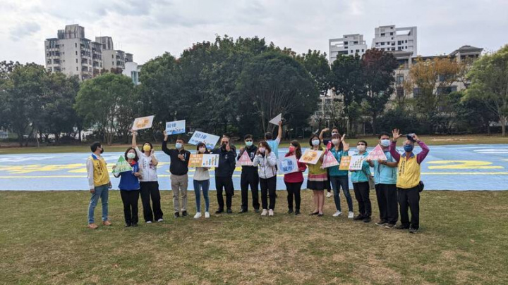 配合楠梓人口增加，高雄市政府睽違近30年在楠梓區設新國小，17日在現為藍田慢壘球場的文小2新設校預定地舉行籌備說明會。