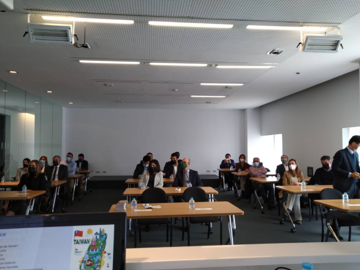 劉大使德立應邀赴西班牙卡斯提亞-拉曼查自治區阿爾巴塞特(Albacete)商會演講事