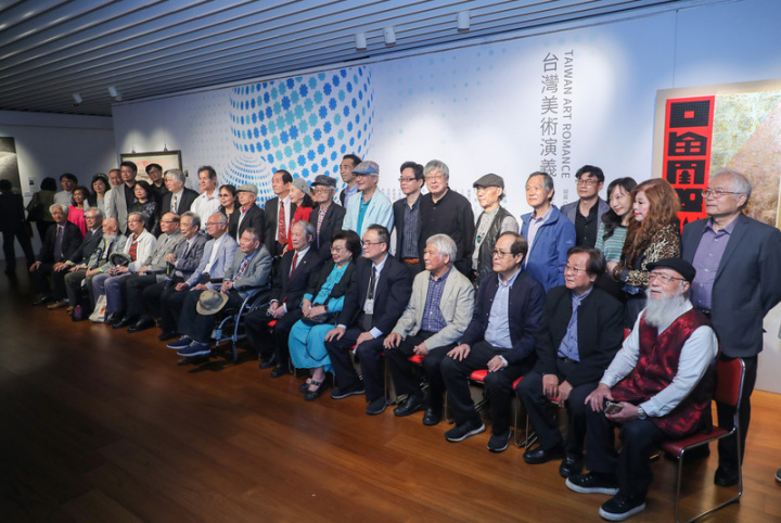 台灣美術院仿照日本、韓國及法國，為奠定並提升台灣藝術水準而成立，在國父紀念館的院士大展12日舉行開幕活動，今年共47名會員參展，堪稱民間藝術力大匯集。